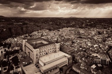 Toledo, İspanya 'da San Servando Kalesi hava manzarası.