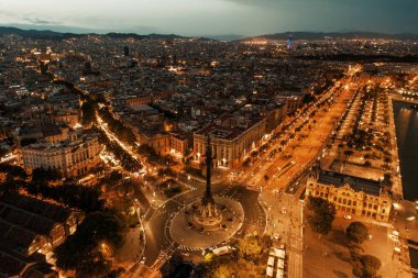 Barcelona İspanya gece Christopher Columbus anıt havadan görünümü