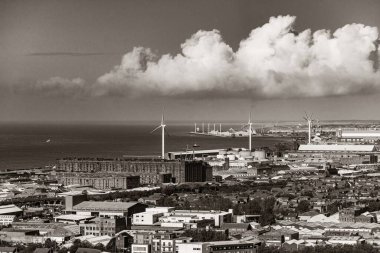 İngiltere 'de İngiltere' de binalarla Liverpool gökyüzü çatısı manzarası