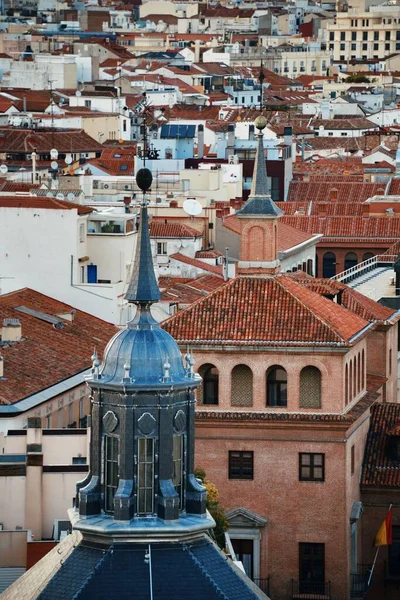 Madrid Skyline Uitzicht Het Dak Met Gebouwen Kerk Klokkentoren Spanje — Stockfoto