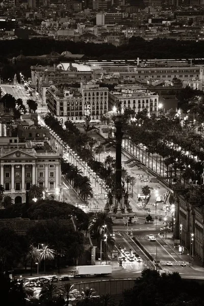 巴塞罗那的夜景与西班牙克里斯托弗 哥伦布纪念碑 — 图库照片