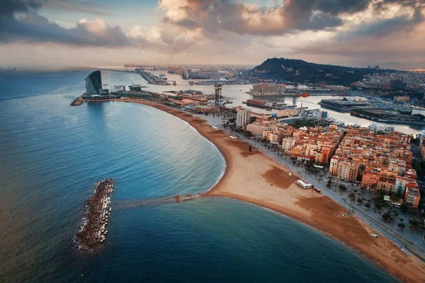 スペインのバルセロナ海岸桟橋の空中ビュー — ストック写真