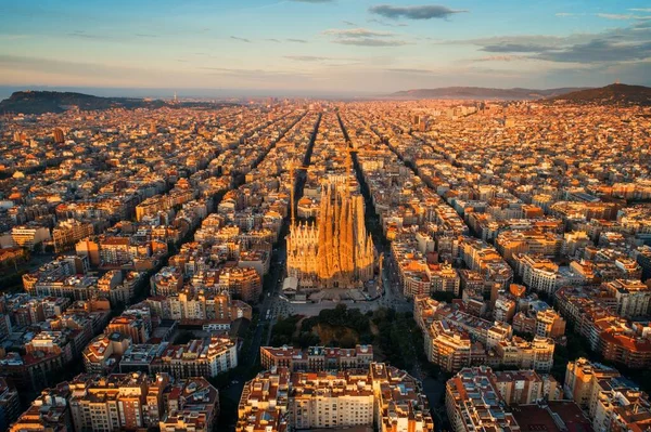 Luftaufnahme Der Basilika Sagrada Familia Als Berühmtes Wahrzeichen Barcelona Spanien — Stockfoto