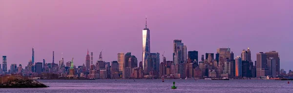 Günbatımında Mimarisi Olan New York City Şehir Merkezi Silueti — Stok fotoğraf