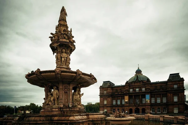 Народний Палац Глазго Фонтаном Вінтажу Шотландії Велика Британія — стокове фото