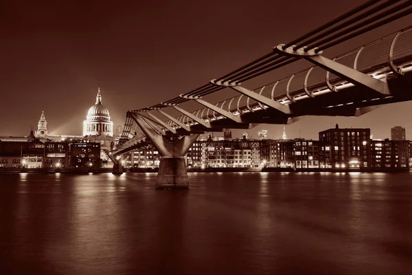 Millennium Bridge Pauls Cathedral Βράδυ Στο Λονδίνο — Φωτογραφία Αρχείου