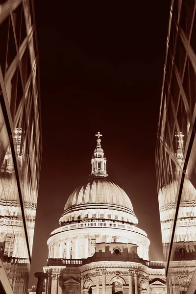 Paulus Kathedrale Und Reflexionen Der Nacht — Stockfoto