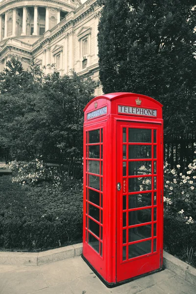 Cabina Telefónica Roja Calle Con Arquitectura Histórica Londres —  Fotos de Stock