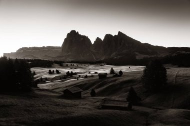 Kuzey İtalya 'da Dolomitler doğal pelerin