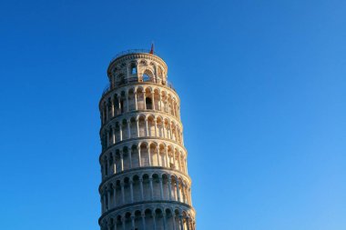 İtalya, Pisa 'daki eğik kule dünya çapında bilinen bir simgedir..