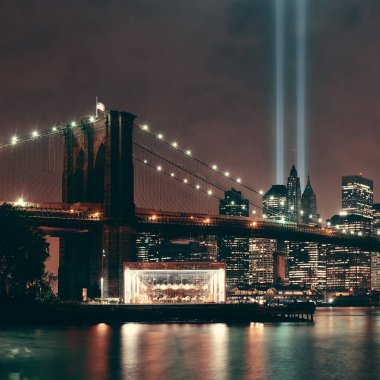 New York Şehri Brooklyn Köprüsü şehir merkezi ve 11 Eylül gecesi haraç
