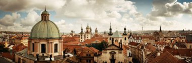 Prag Ufuk Çizgisi Çatı Manzarası Kilise ve Çek Cumhuriyeti Panoraması 'ndaki Kubbe.