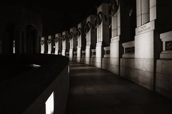 Μνημείο Παγκοσμίου Πολέμου Σιντριβάνι Νύχτα Στην Ουάσιγκτον — Φωτογραφία Αρχείου