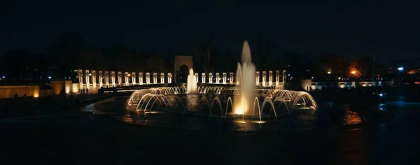 Memoriale Della Seconda Guerra Mondiale Con Fontana Notte Washington — Foto Stock