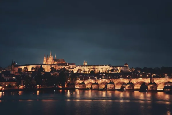 Prager Skyline Und Brücke Über Den Fluss Tschechien — Stockfoto