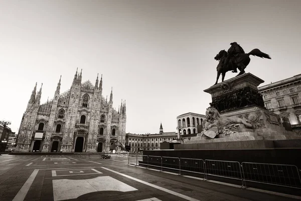 Monument Över Kung Victor Emmanuel Katedraltorget Eller Piazza Del Duomo — Stockfoto