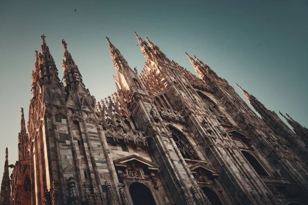 Catedral Milán Primer Plano Con Hermoso Patrón Escultura Italia —  Fotos de Stock
