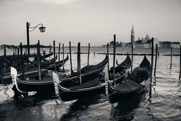 Gondola Park Vodě Ostrov San Giorgio Maggiore Benátkách Itálie — Stock fotografie