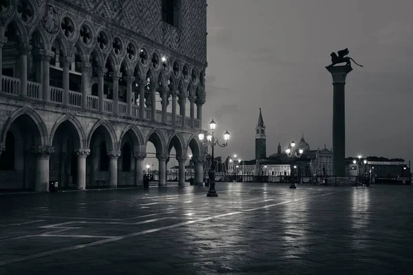 意大利的圣马可广场 有历史建筑和San Giorgio Maggiore教堂 — 图库照片