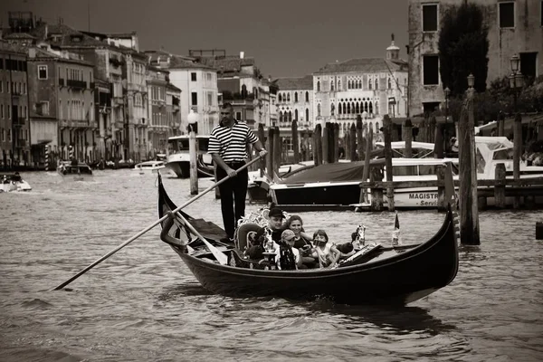 Venise Mai Gondole Dans Canal Mai 2016 Venise Italie Gondole — Photo