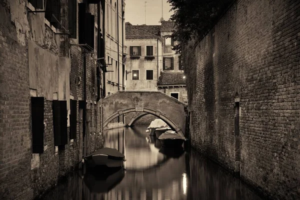 Veneza Vista Canal Com Edifícios Históricos Itália — Fotografia de Stock