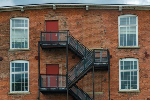 Treppe Hauswand Mit Fenstern — Stockfoto