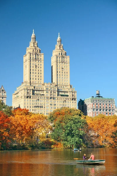 Skyline Con Grattacieli Appartamenti Sul Lago Central Park Nel Centro — Foto Stock