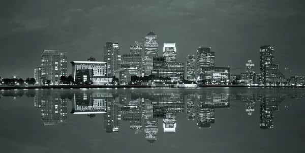 Obchodní Čtvrť Canary Wharf Londýně Noci Nad Řekou Temží — Stock fotografie