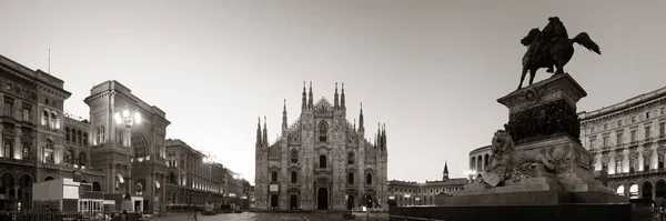 Monument Över Kung Victor Emmanuel Katedraltorget Eller Piazza Del Duomo — Stockfoto