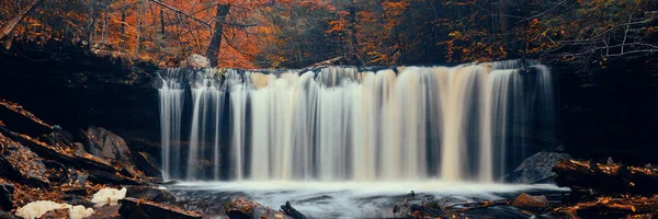Herbst Wasserfall Panorama Park Mit Buntem Laub — Stockfoto