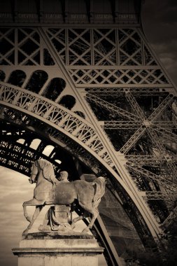 Eyfel Kulesi Paris, Fransa 'da yakın çekim ve heykel.