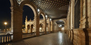 Plaza de Espana ya da İspanya Meydanı Seville, İspanya 'da gece yakın çekim görüntüsü