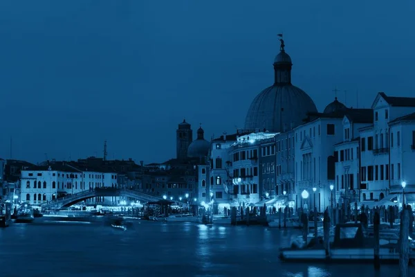 Venice Κανάλι Θέα Νύχτα San Simeone Piccolo Και Ιστορικά Κτίρια — Φωτογραφία Αρχείου