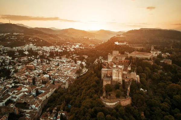 Vista Aérea Alhambra Nascer Sol Com Edifícios Históricos Granada Espanha — Fotografia de Stock