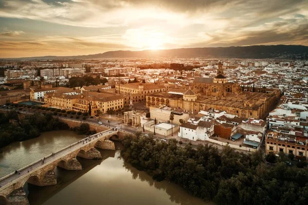 Město Starobylé Architektury Cordoba Pohled Vzduchu Při Západu Slunce Španělsku — Stock fotografie