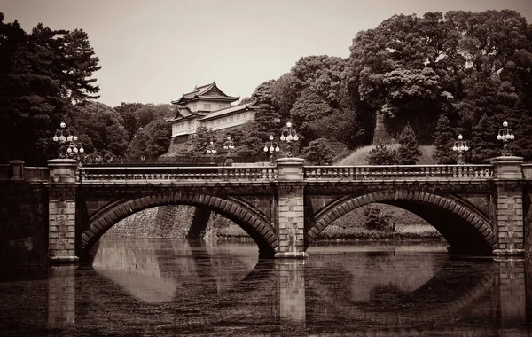 东京皇宫 桥在河上 — 图库照片
