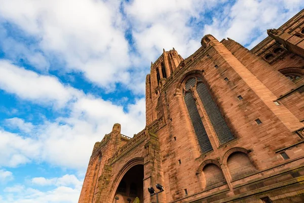 リバプール聖公会大聖堂の歴史的建造物英国の近景 — ストック写真