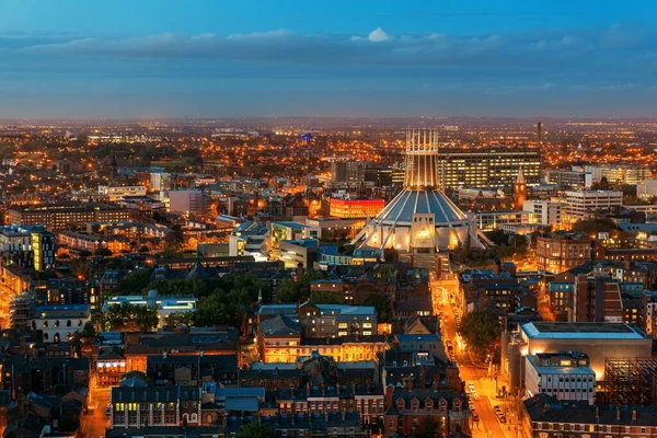 Blick Auf Die Skyline Von Liverpool Bei Nacht Mit Gebäuden — Stockfoto