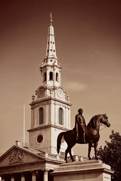 Iglesia San Martín Campo Trafalgar Square Londres Con Estatua —  Fotos de Stock