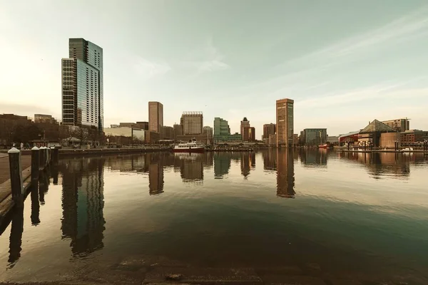 Baltimore Vista Distrito Porto Interno Com Edifícios Urbanos — Fotografia de Stock