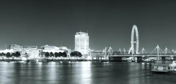 泰晤士河河夜 — 图库照片
