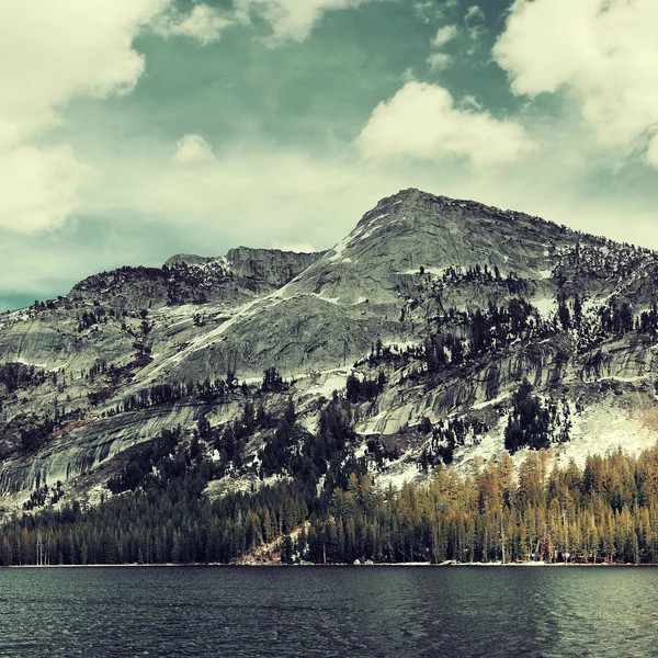 Neve Lago di montagna — Foto Stock