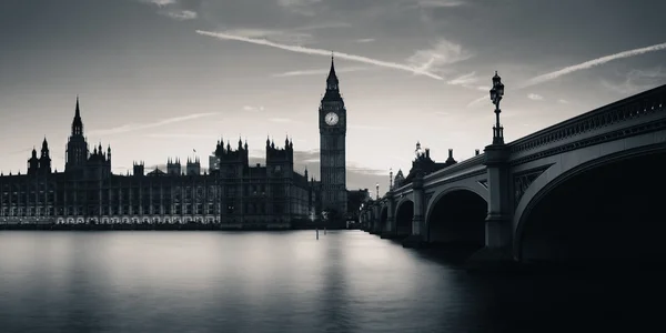 伦敦在黄昏 — 图库照片