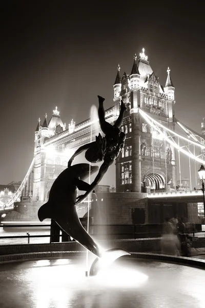 Tower Bridge and statue — Stock Photo, Image