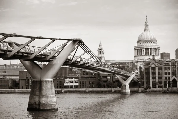 Millennium Bridge w Londynie — Zdjęcie stockowe