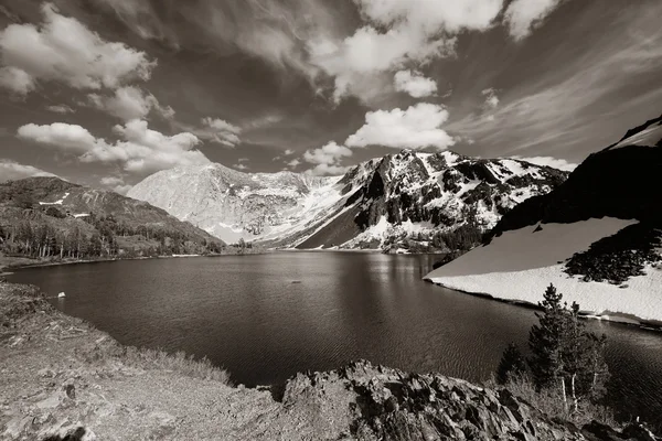 Snow Mountain lake — Stock Photo, Image