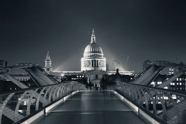 Millennium Bridge and St Pauls — Stok fotoğraf