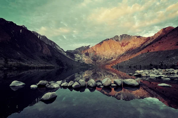 Snow Mountain lake — Stock Photo, Image