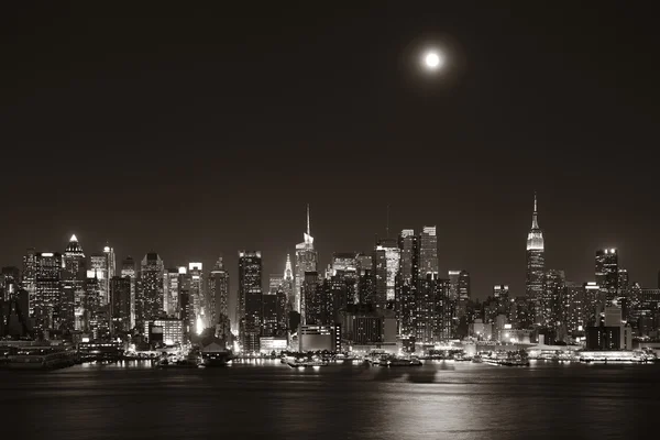 Лунный подъем Манхэттена — стоковое фото