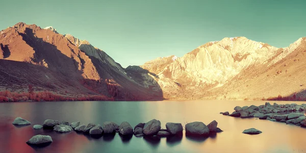 Kar dağ gölü — Stok fotoğraf